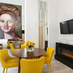 https://avangard-deluxe-art-apartment.hotelslviv.net